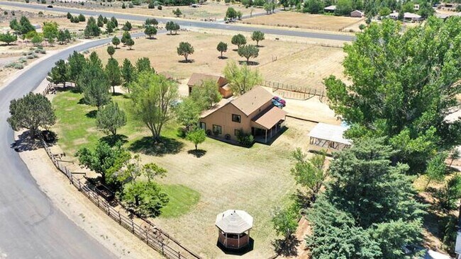 Building Photo - Horsemans Property