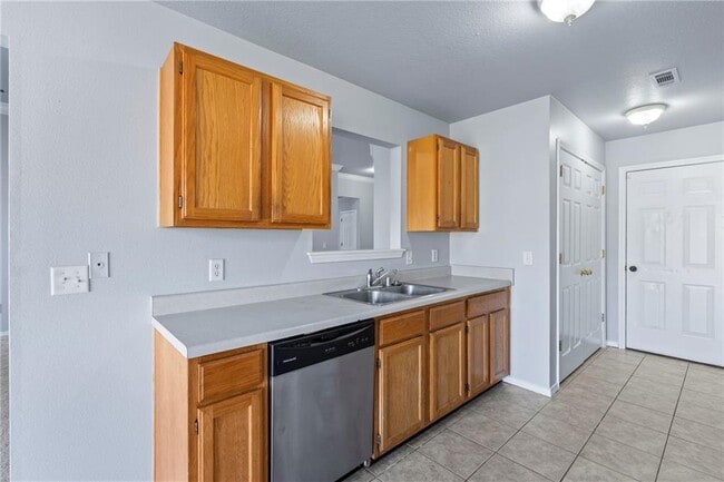 Building Photo - 607 Amanda Dr