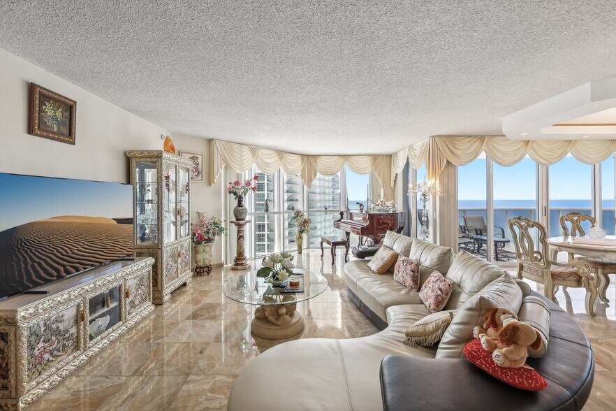 Building Photo - 16711 Collins Ave