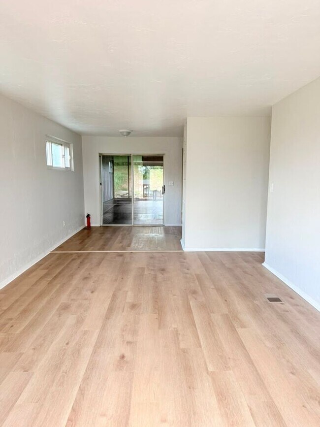 Building Photo - Newly remodeled 3-bedroom, 1.5-bath home featuring granite countertops, central A/C, and a partia...