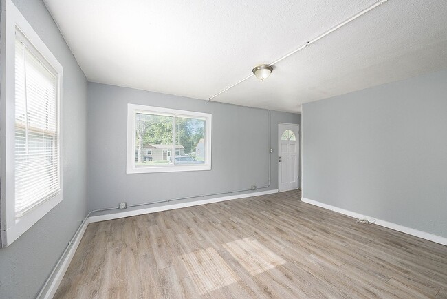Building Photo - Charming 2-Story Home on Corner Lot in Ray...