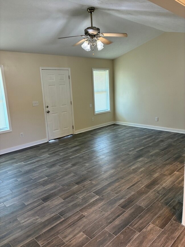 Building Photo - Beautiful 3/2 House