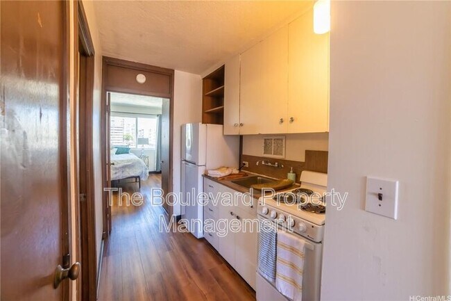 Building Photo - 1710 Makiki St