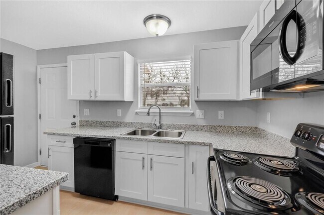 Building Photo - 1373 E Sequoyah Ct