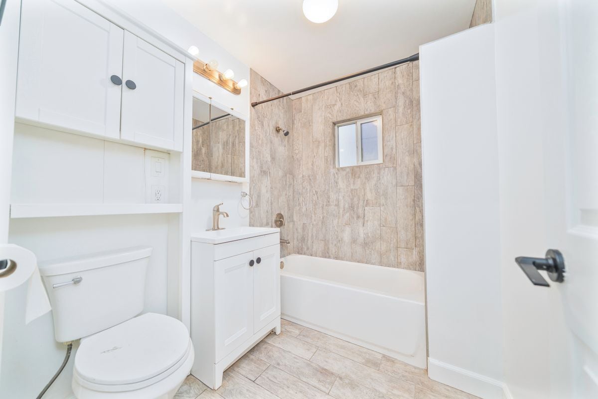 Building Photo - 1253 Del Rey Ave