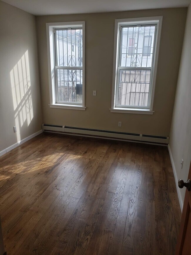 Building Photo - 836 48th St