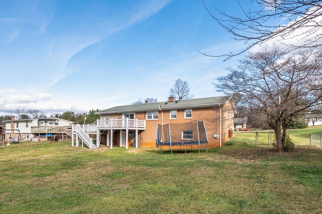 Building Photo - 3 Bedroom Home in Campbell County