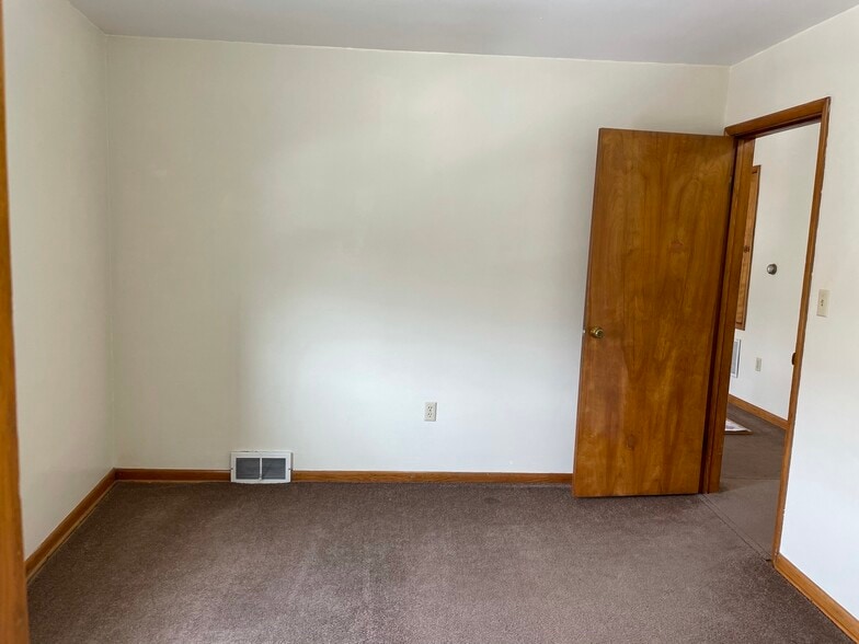 Bedroom - 63 W Pike St