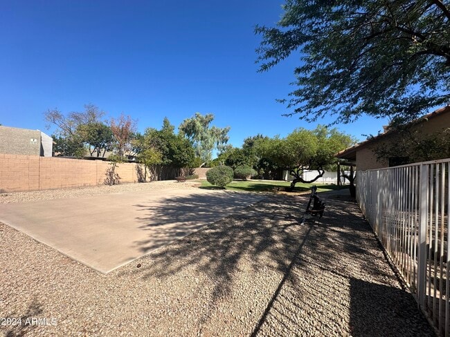 Building Photo - 1300 W Boston St