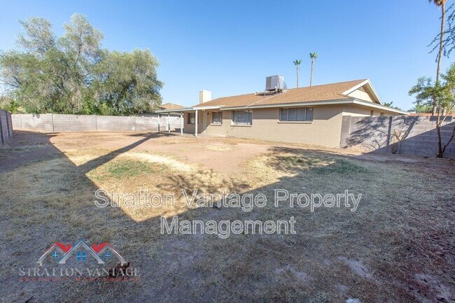 Building Photo - 704 E La Jolla Dr