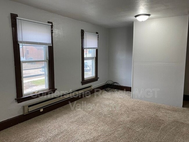 Building Photo - 205 3rd Ave SE