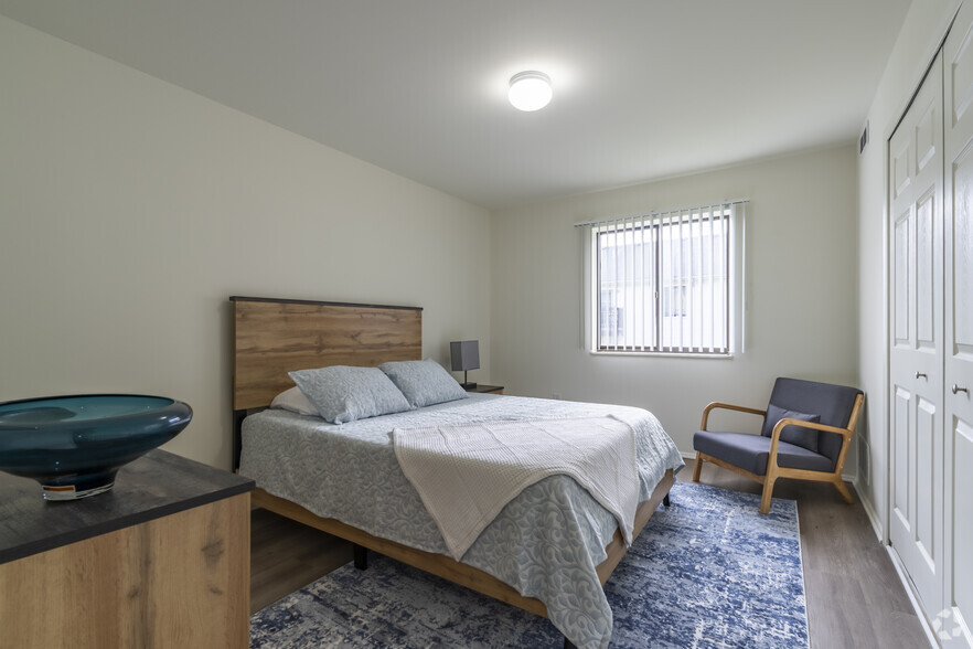 1BR, 1BA - 600SF - Model - Bedroom - Mill Creek Apartments
