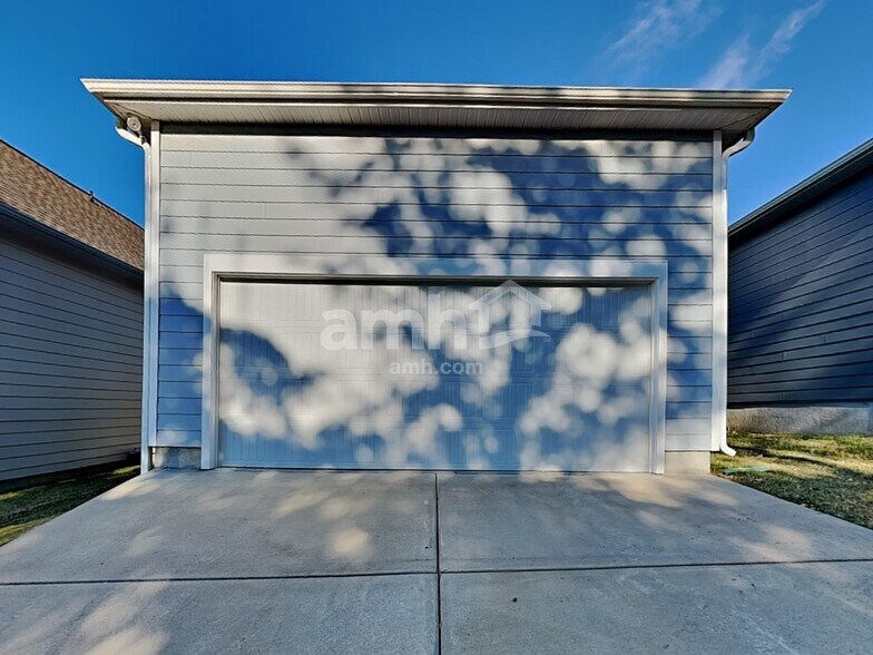 Building Photo - 5340 Tupelo St