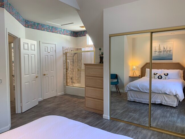 Guests Bedroom - 7635 Draper Ave