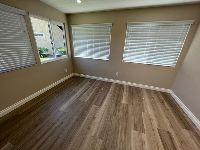 Building Photo - Updated 2 bed / 2 bath Capri in Leisure Vi...
