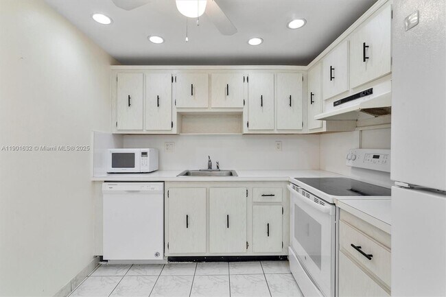 Building Photo - 600 Three Islands Boulevard