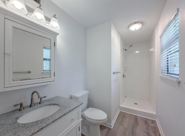 Building Photo - 3200 Langley Cir