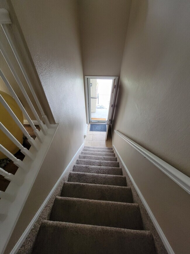 Building Photo - 479 Black Feather Loop