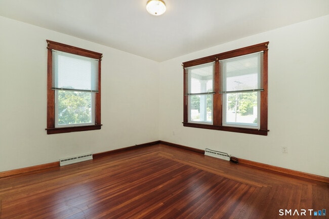 Building Photo - 106 Myrtle Ave