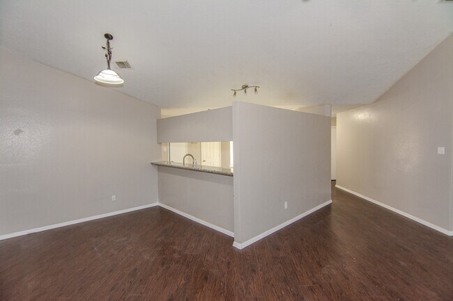 Building Photo - 16746 Selder Dr