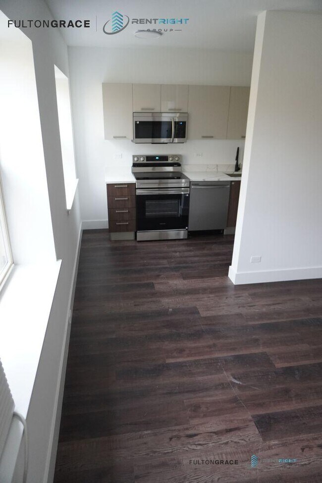 Primary Photo - 2 bedroom in Chicago IL 60660