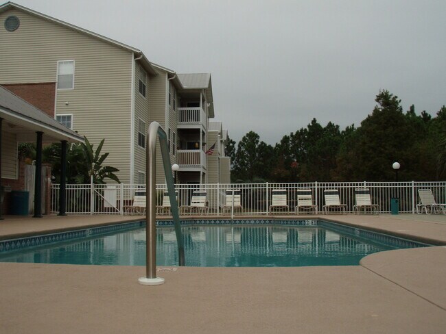 Building Photo - Spacious 1B/1B Unfurnished Condo near Beach in the Heart of Destin!