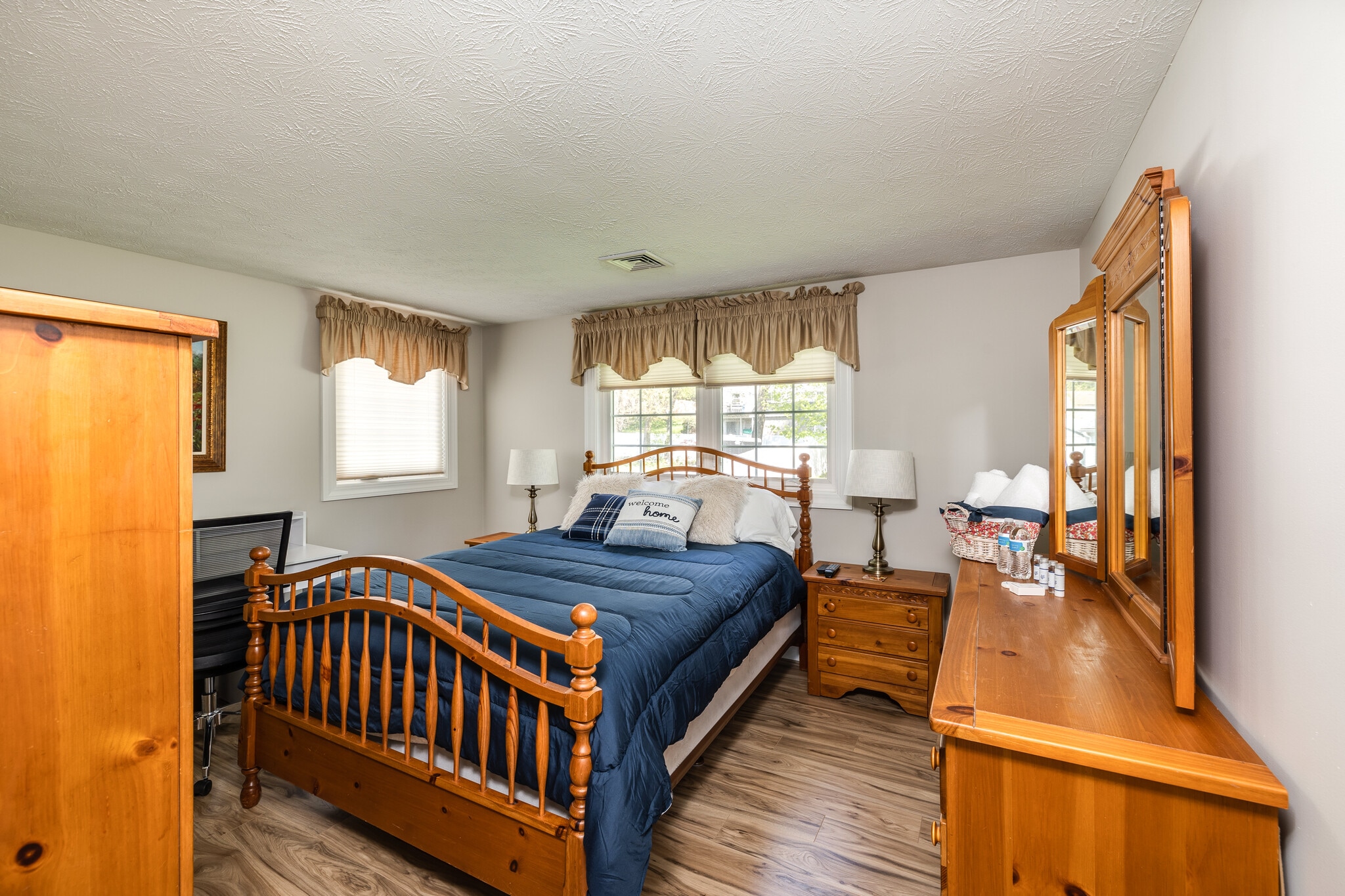 Queen Bed Master Bedroom with TV - 73 Maxwell Dr