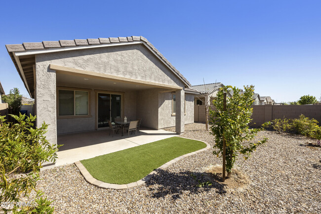 Building Photo - 5854 S Del Rancho