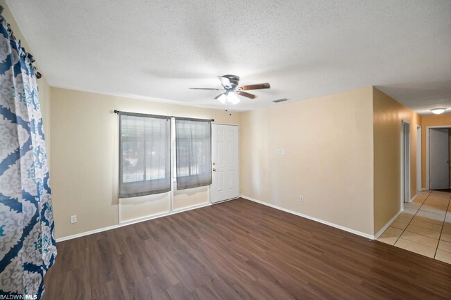 Building Photo - Gorgeous 3BD/ 1BA Home for Rent-Mobile