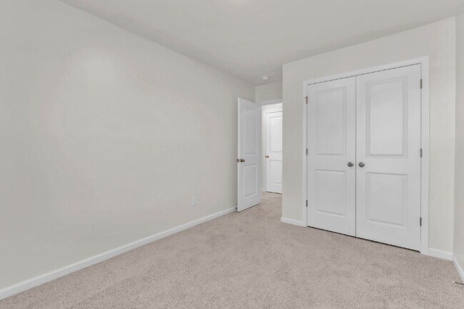 Building Photo - Don't miss this charming 3-bedroom, 2.5-ba...