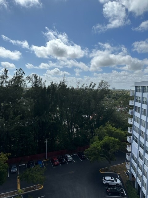 Building Photo - 1300 NE Miami Gardens Dr