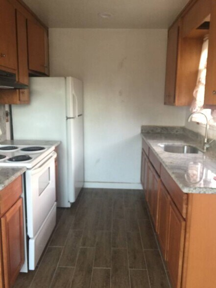 Building Photo - 895 Coburn Ct