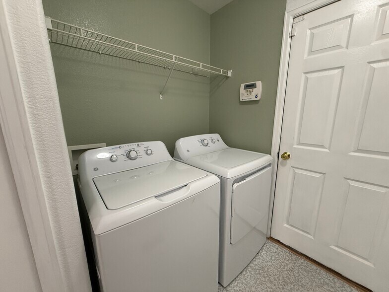 Building Photo - 7672 Fiona Ln