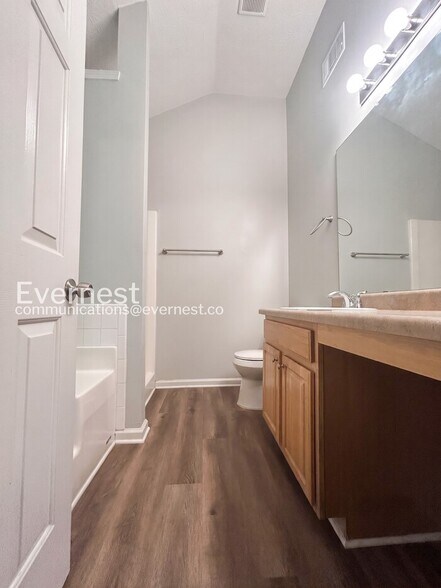 Building Photo - 435 Skif Pond Ct
