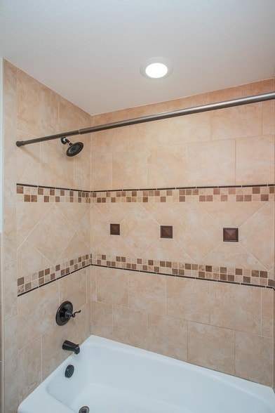 Building Photo - 2425 Mansker Dr