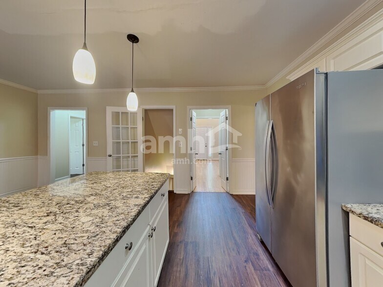 Building Photo - 2235 Saluda Ln NW