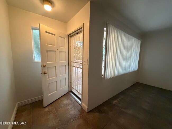 Building Photo - 3207 E Fairmount St