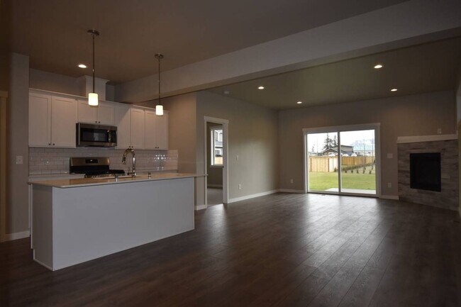 Building Photo - iscover this spacious 4-bedroom, 2.5-bath home in Lynden, WA