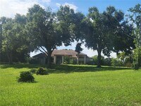 Building Photo - 15404 Thoroughbred Ln