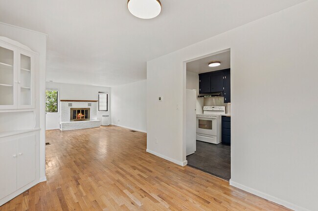 Building Photo - 611 N 143rd St