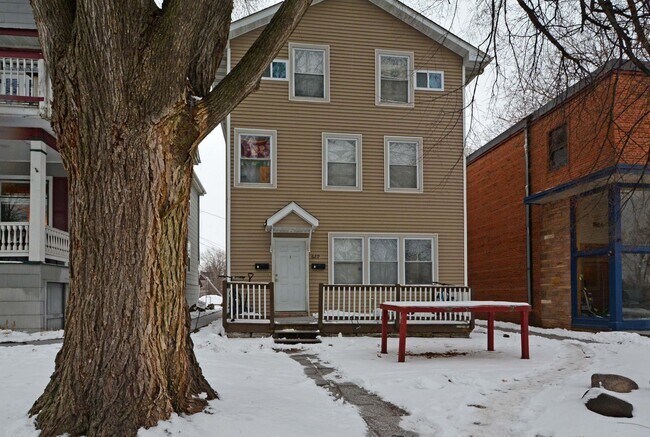 Building Photo - *$1,000 OFF Monthly Rent Through Summer!* Renovated 5-BR, 2-BA