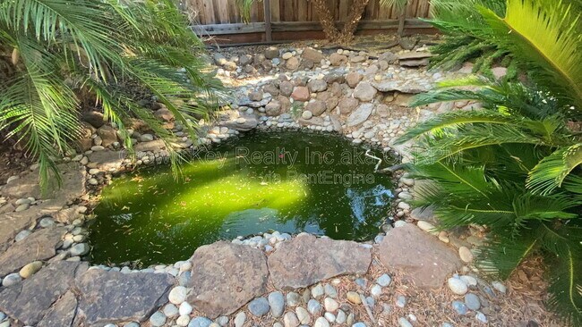 Building Photo - 172 W Viola St