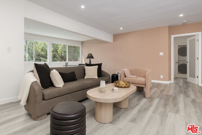 Building Photo - 8911 Cynthia St