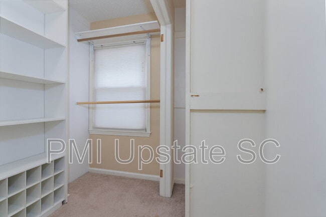 Building Photo - 103 Avondale Dr