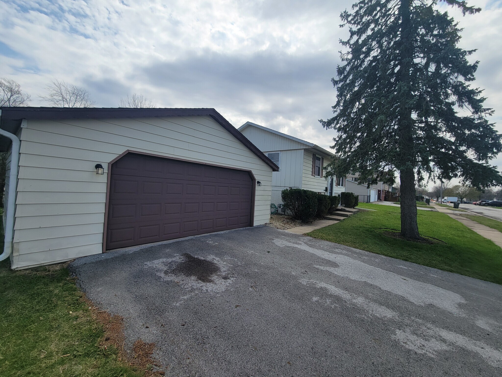 Building Photo - 22005 Balmoral Dr