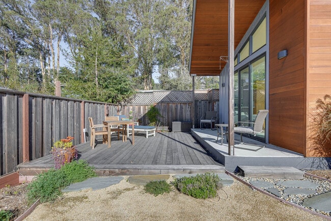Building Photo - 157 Avenue Portola-SI ID1546001P