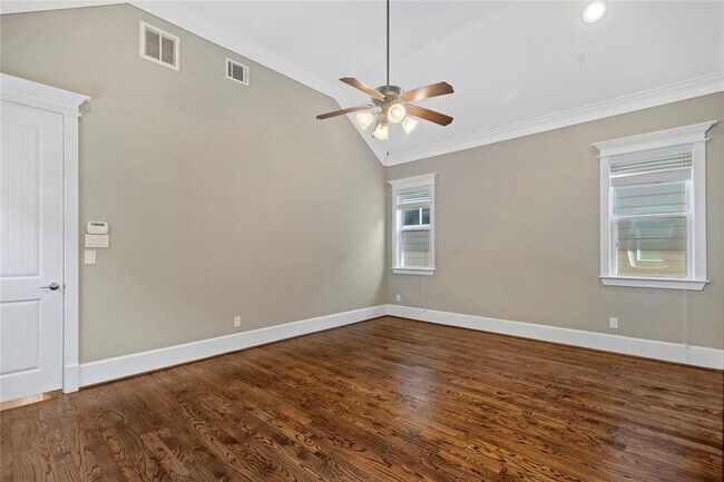 Building Photo - 428 W 26th St