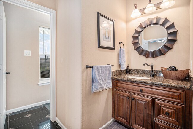 Building Photo - 1333 N Meyer Ave