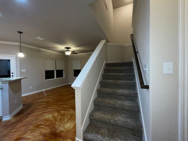 Building Photo - MOVE IN SPECIAL!!! Town home for rent