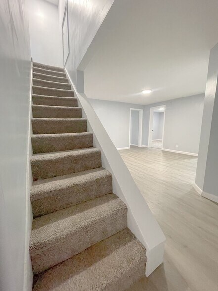 Building Photo - 120 Diatreta Ln